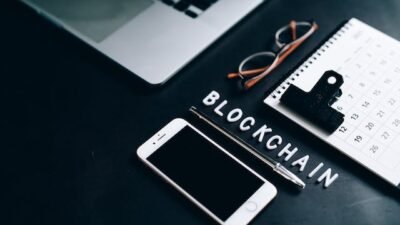 how does blockchain and cryptocurrency work